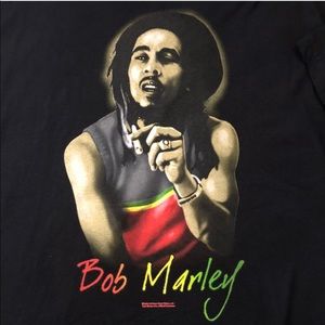 BOB MARLEY TEE!
Rare Bob Marley smoking joint tee!